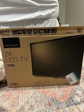 Insignia 24 LED TV NWT